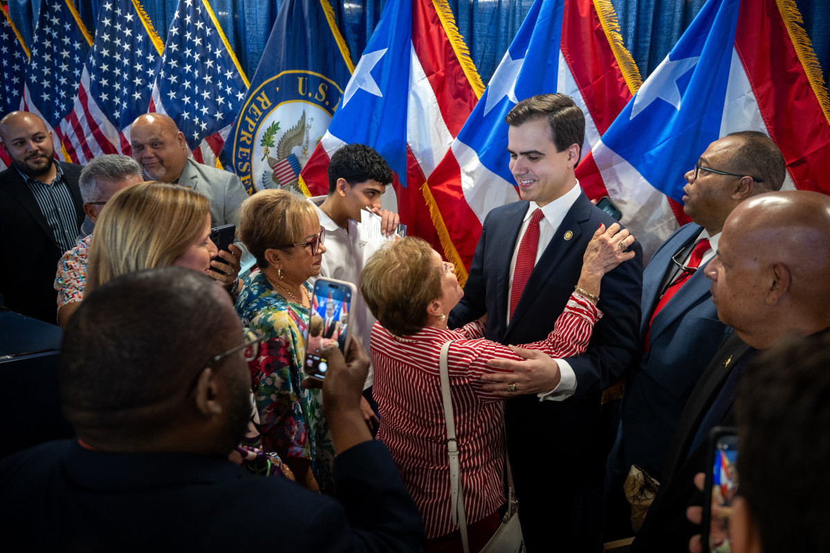 Congressman with constituents